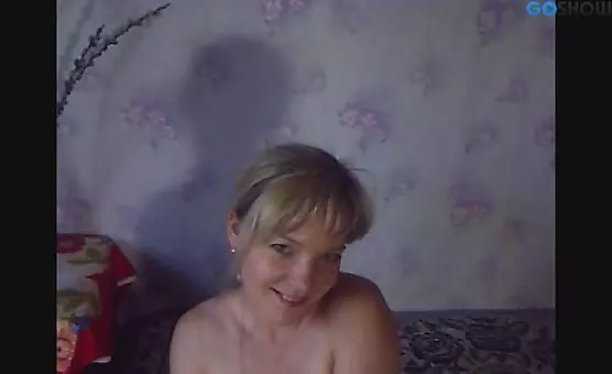 Blonde Amateur Couple Enjoys Oral Delights and Spreading
